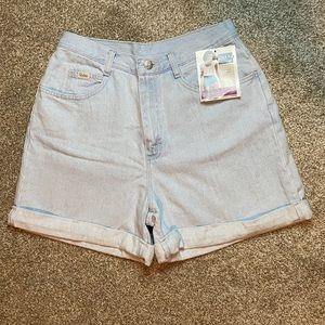 Lee Riders Jean Shorts Classic Fit Women’s Light Wash Size 10